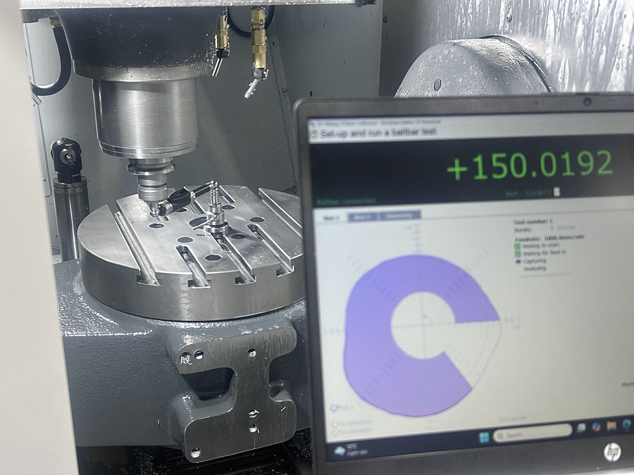 Live ballbar reading of 150.0192 mm on screen during a test